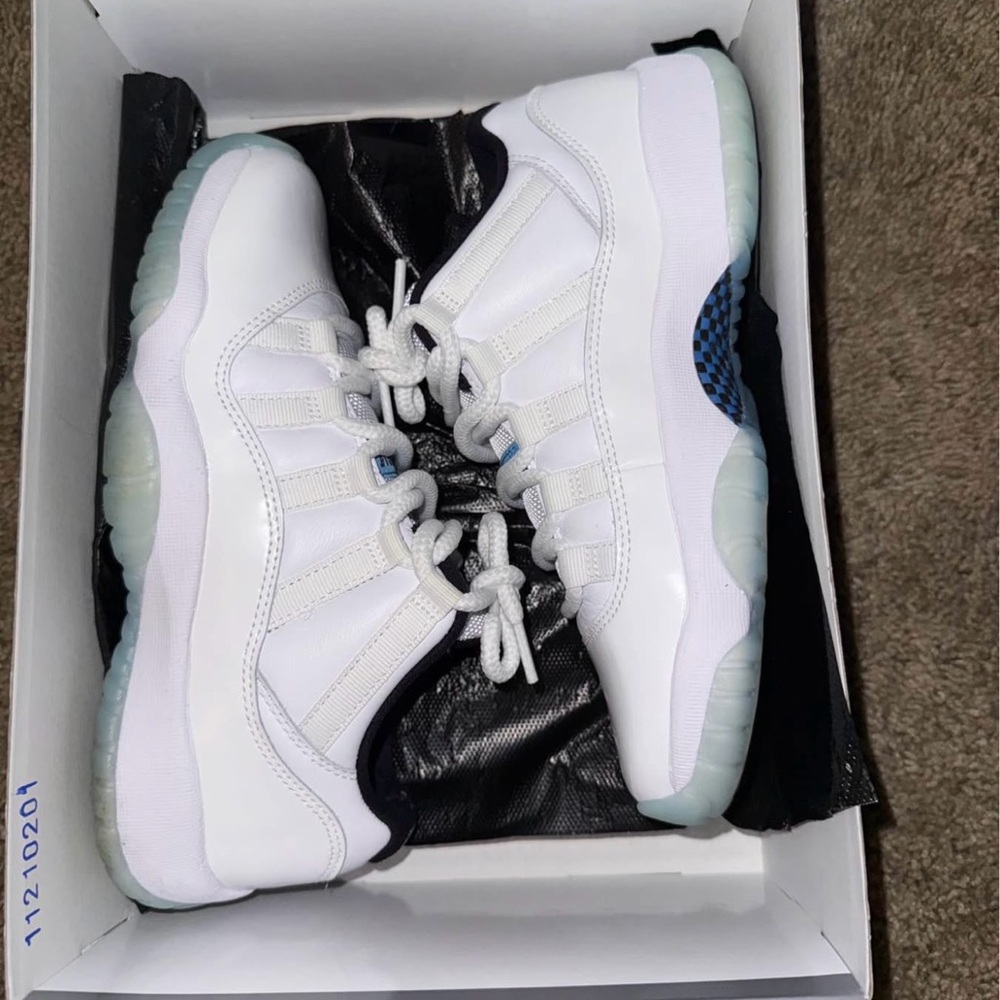 Jordan Air 11 Retro Low Legend Blue